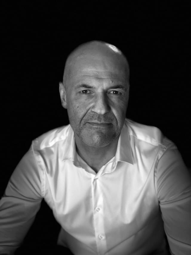 Xalid Hüseyni — portret